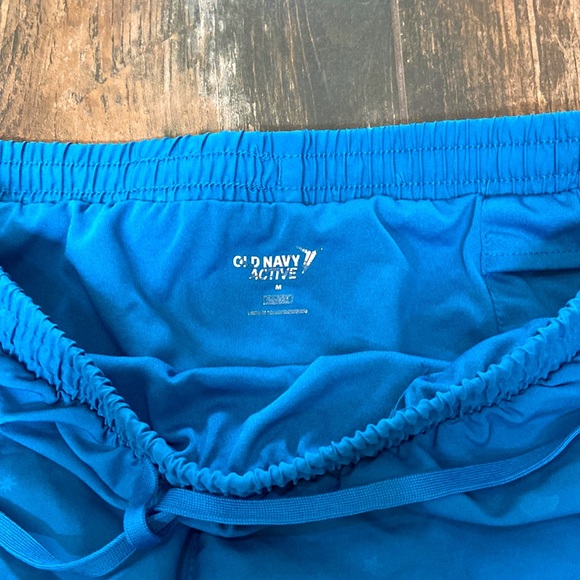 Old Navy Medium Athletic Shorts. - Picture 2 of 4